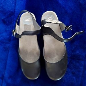 Dansko Mary Jane Size 9 1/2